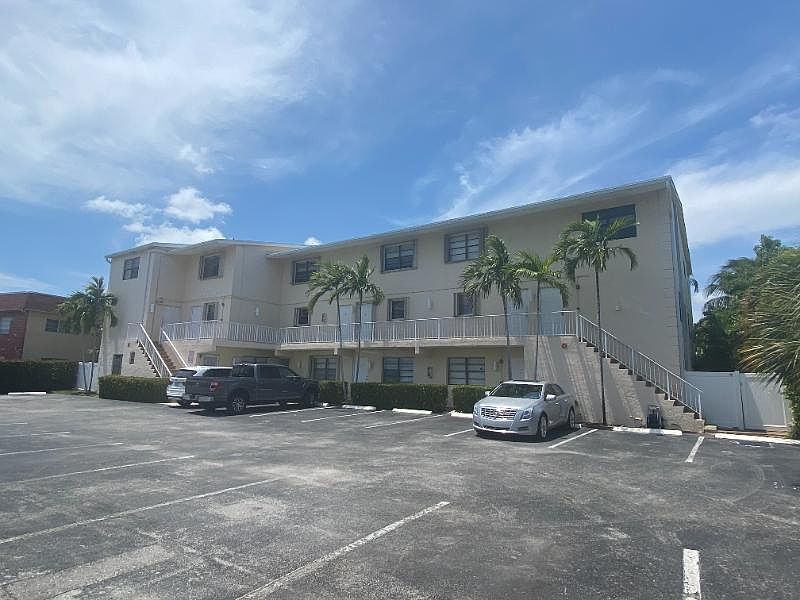 1st image of 833 NE 18th Ct APT 2