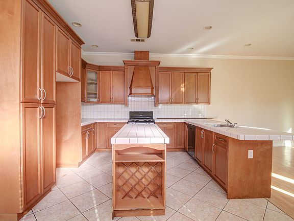 5th image of 3420 Dry Creek Dr