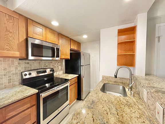 4th image of 2608 Q St APT 3