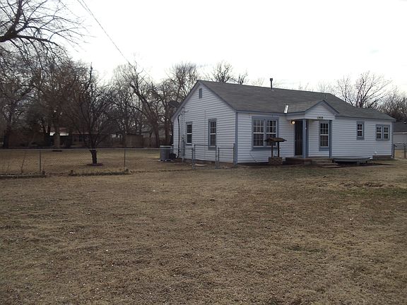 3rd image of 4008 Thomas Dr