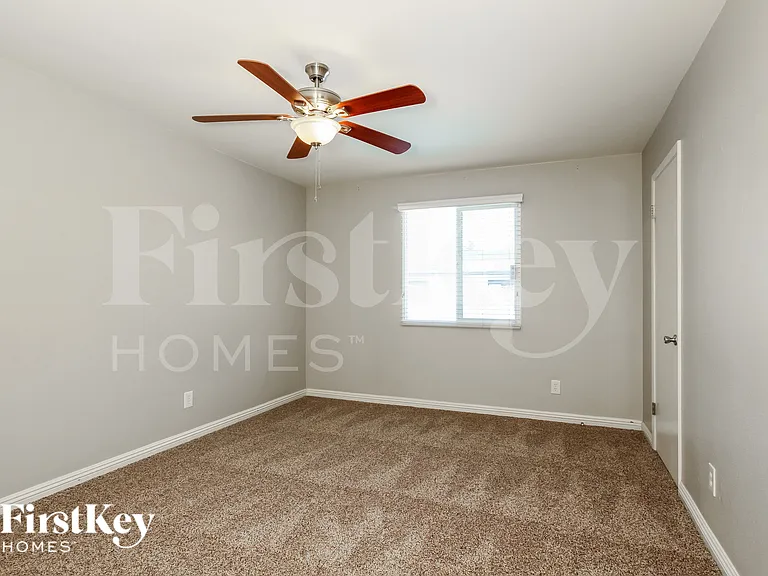 1812 W Morten Ave — Photo 9