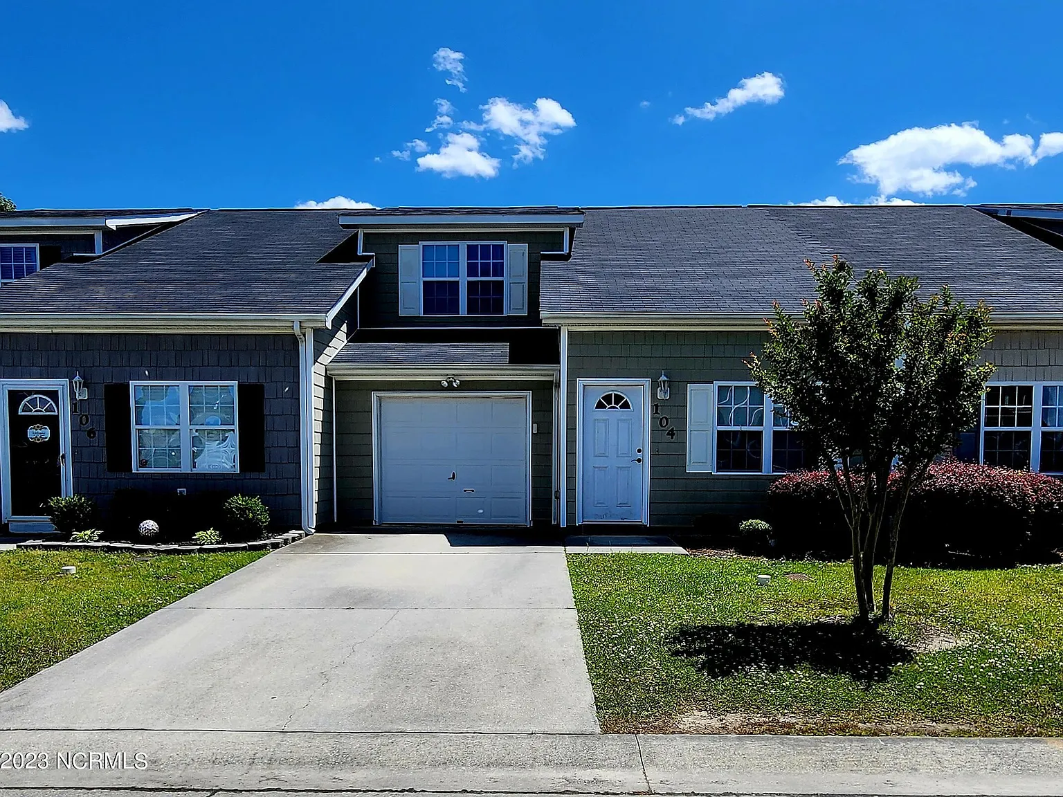 2 bed, 2.5 bath, 1281 sqft, $1,350 — Photo 1