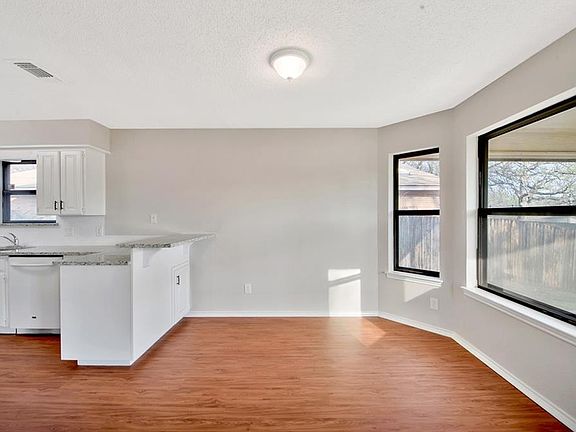 4th image of 2835 Southridge Dr