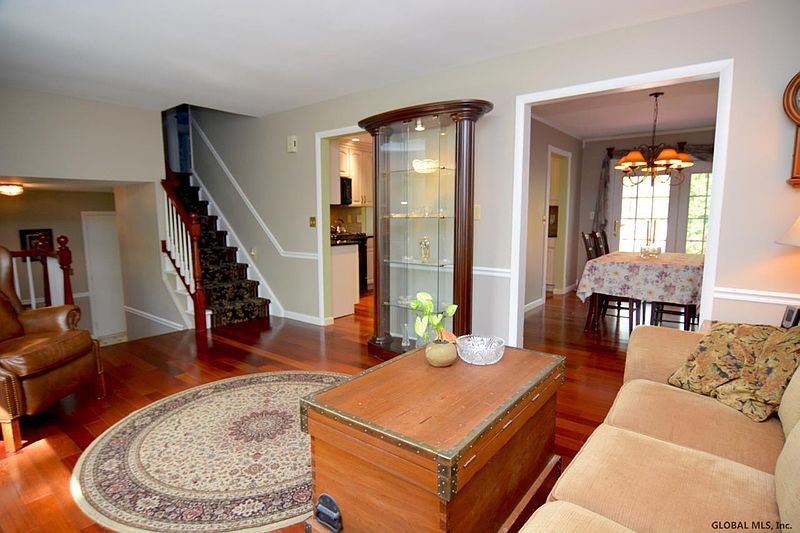 3rd image of 10 WESTCHESTER Drive