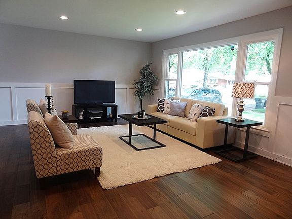 4th image of 702 W Sunset Dr