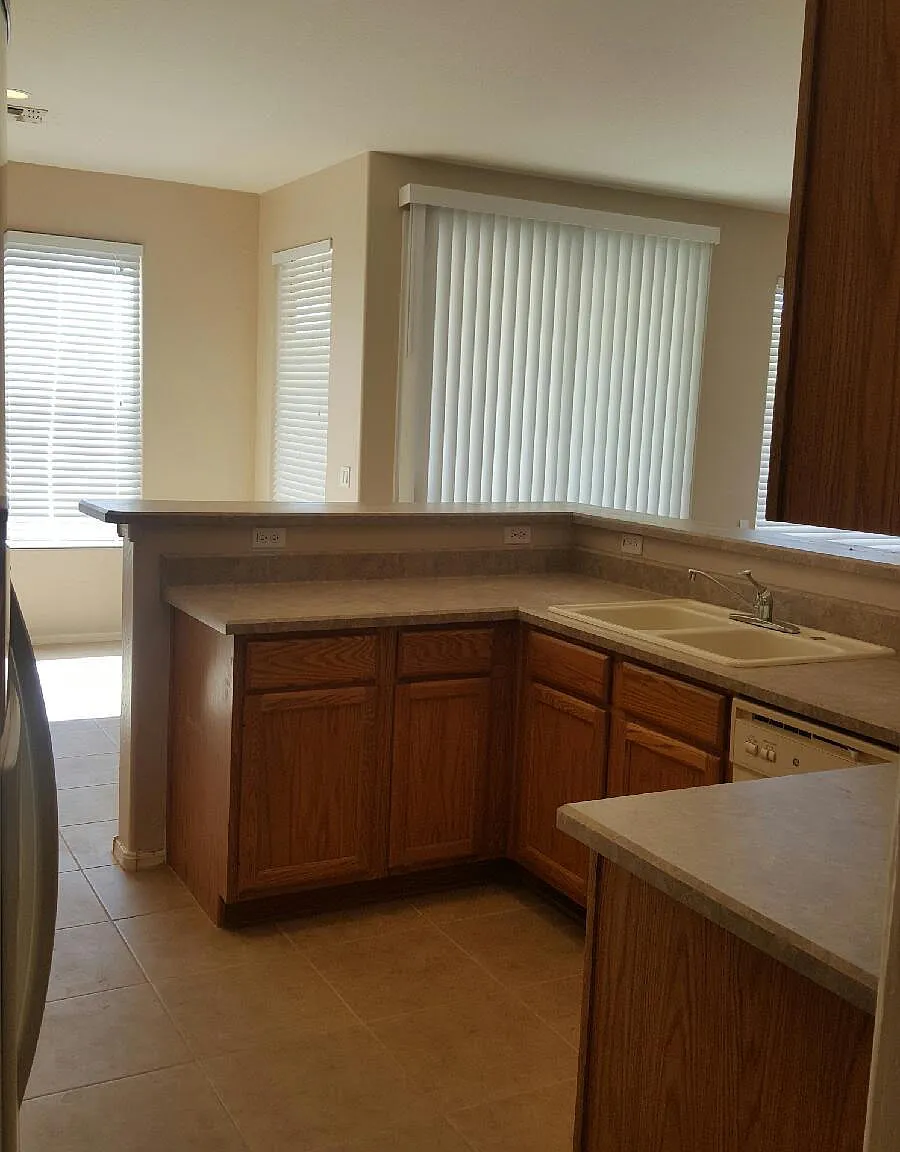 3 bed, 2.0 bath, 1697 sqft, $2,095 — Photo 3