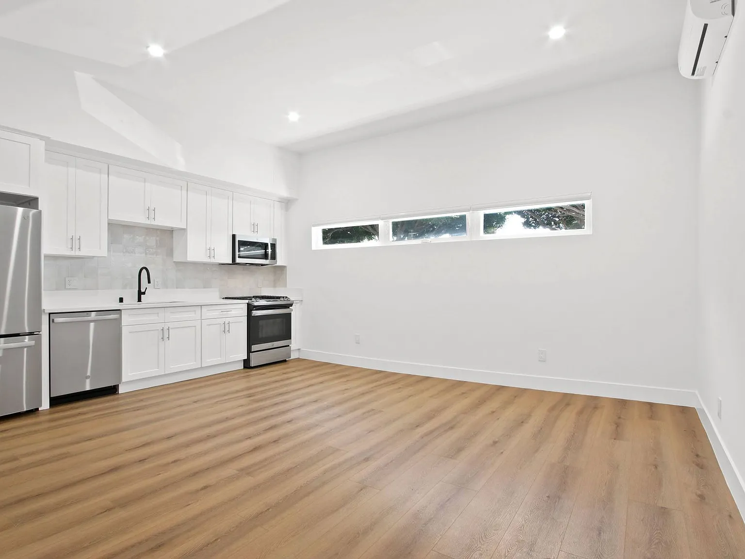 2921 Arizona — Photo 1