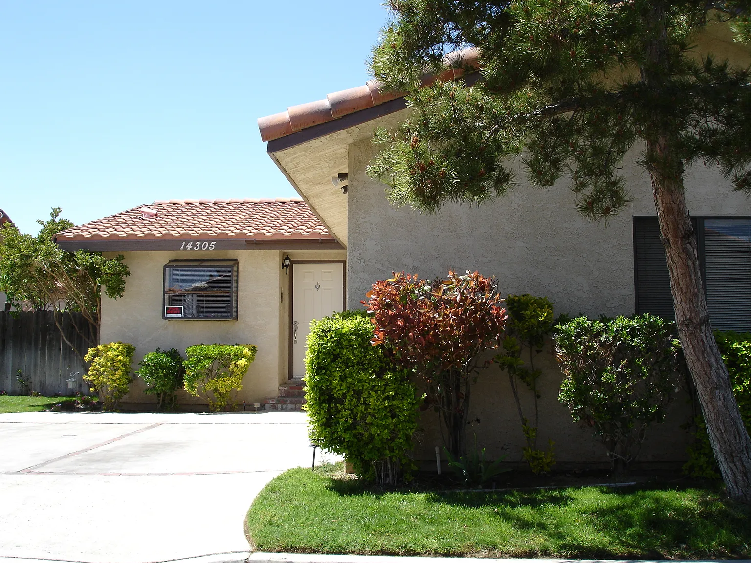 14305 Dover Dr photo 1