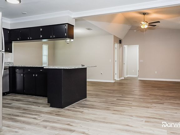 4th image of 2212 Arrowhead Blvd