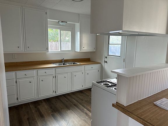 4th image of 310 W East Dr