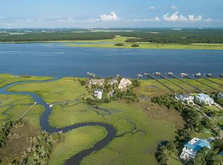 1950 Sandy Point Ln, Mount Pleasant, SC 29466