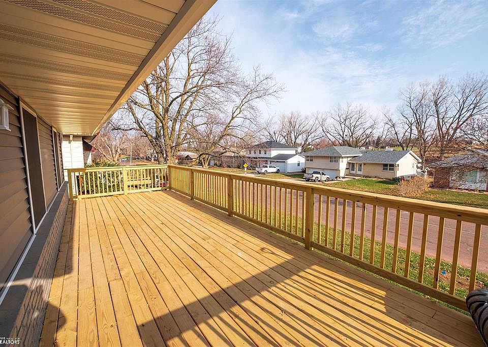 1813 Edgebrook Dr, Marshalltown, IA 50158 | Zillow