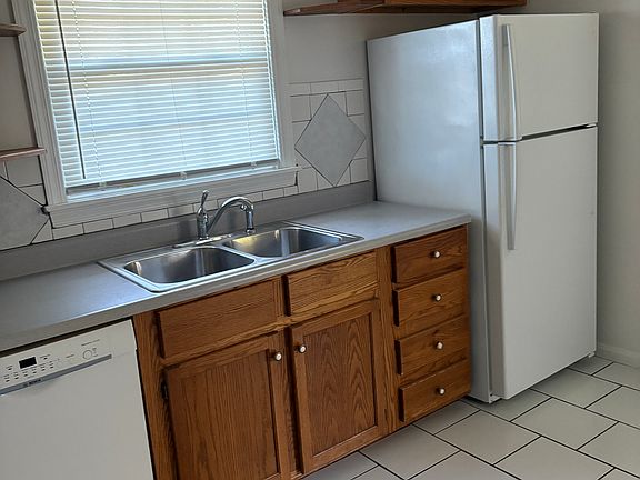 3rd image of 728-730 N Maple Ave