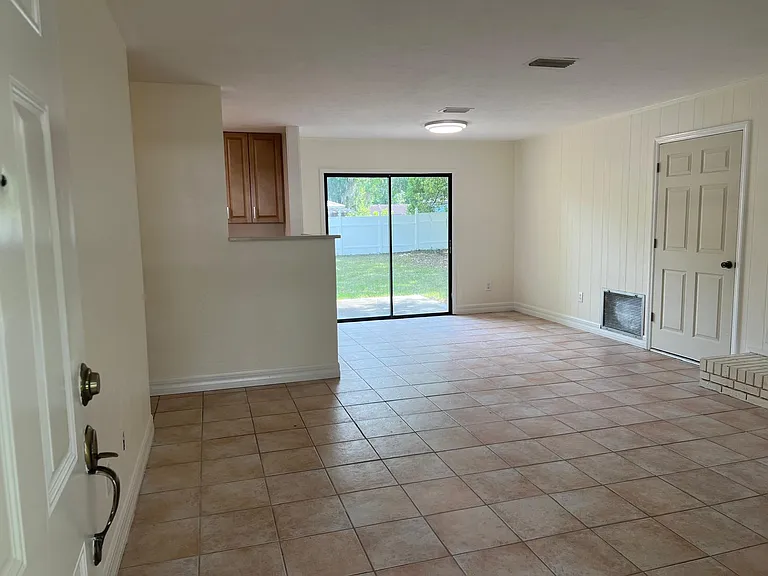 5127 NW 26th Pl — Photo 3