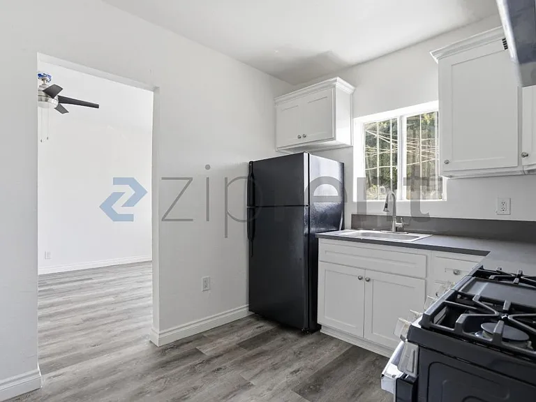 1513 W 12th Pl #3 — Photo 9