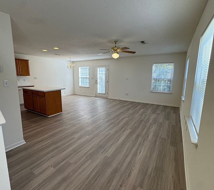 1st image of 147 Springwood Ln