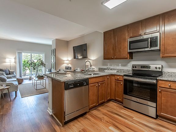 2nd image of 11418 Rockville Pike #E2007