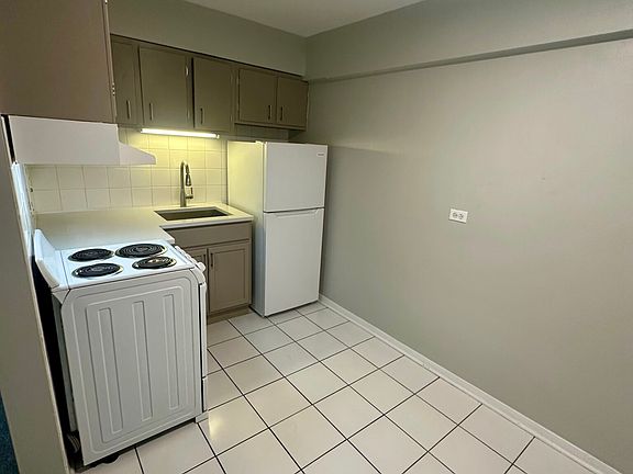 3rd image of 2349 W Jarvis Ave APT Gb