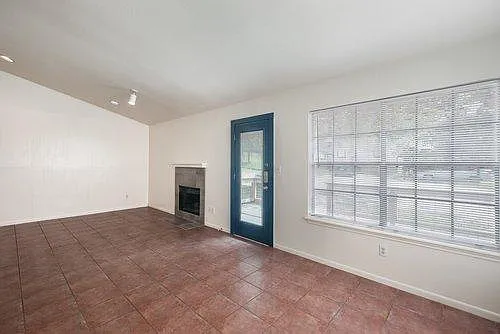 1106 Academy St — Photo 17