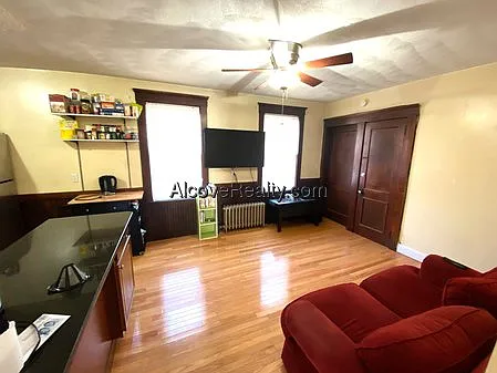 3 bed, 1.0 bath, $4,600 — Photo 2