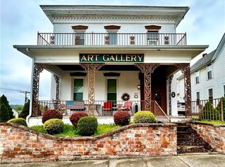 202 N 3rd St, Louisiana, MO 63353