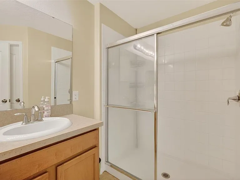 1323 Priory Cir — Photo 32