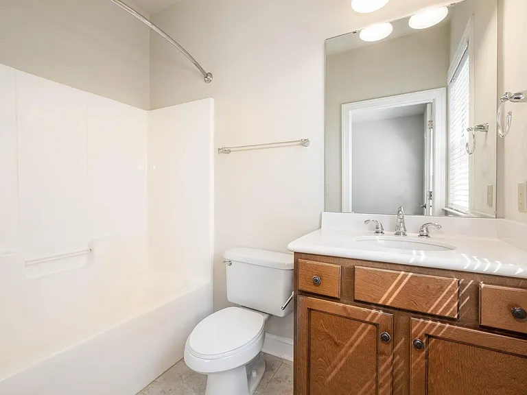 121 Irving Ave #J — Photo 11