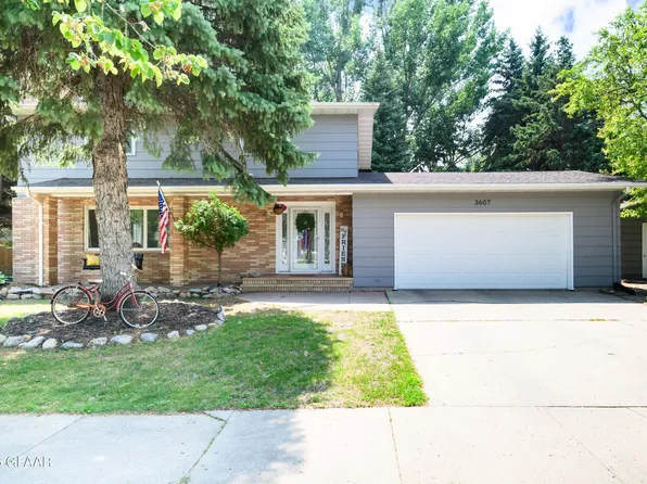 3607 9th Ave N, Grand Forks, ND 58203