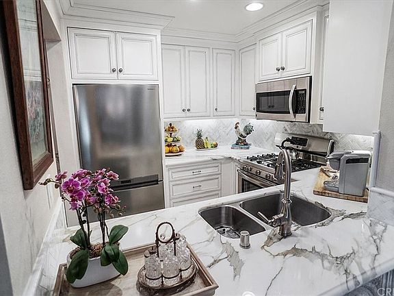 4th image of 23839 Del Monte Dr Unit 90