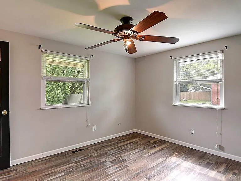 4554 Powell Rd — Photo 17