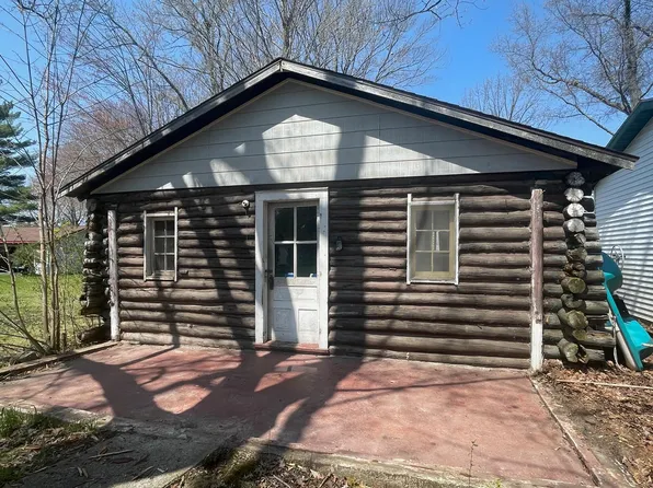 102 Cheyenne Dr, Houghton Lake, MI 48629