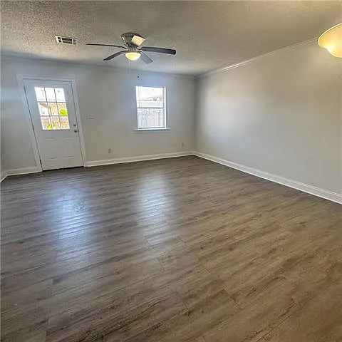 1600 Newport Pl #4 — Photo 4