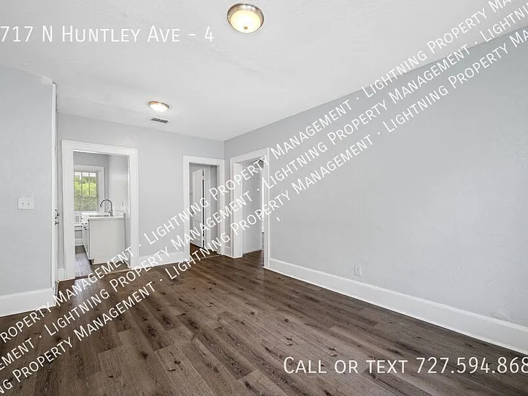 7717 N Huntley Ave #4 — Photo 5
