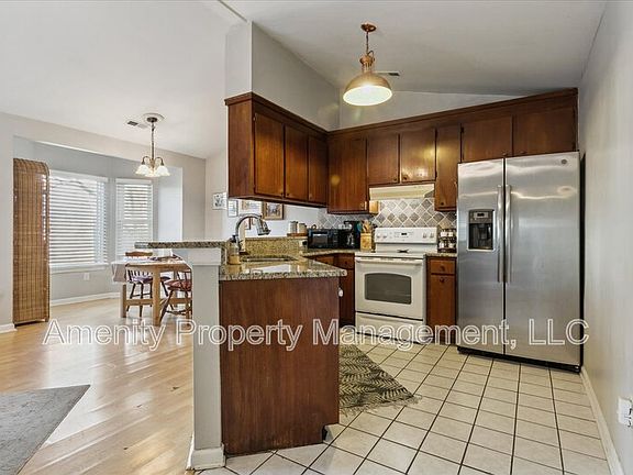 3rd image of 955 Woodcreek Dr