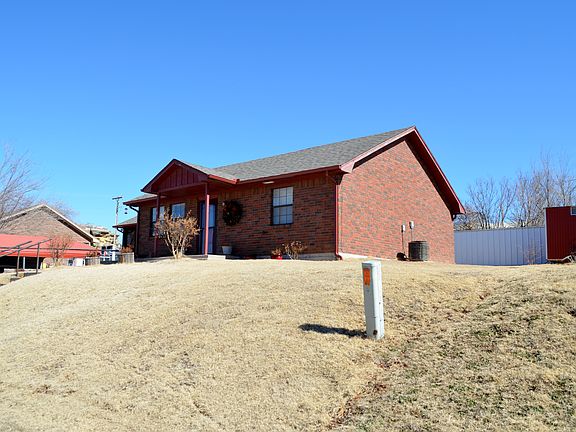 2nd image of 410 C Ave