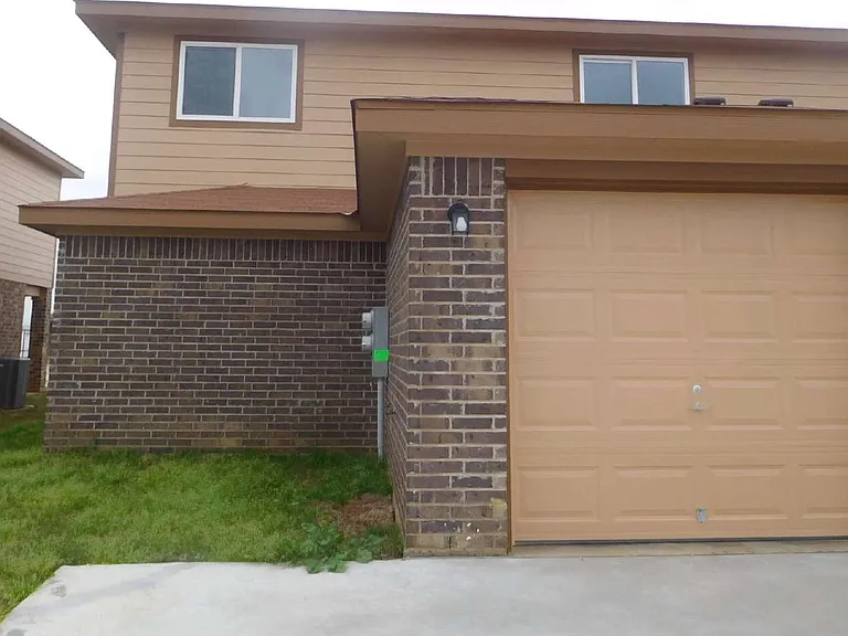 6705 University Village Way #B — Photo 2