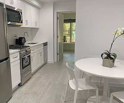 4th image of 72A Somers St APT 1