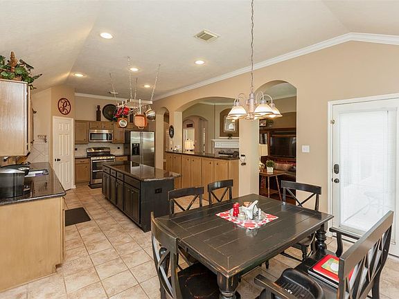 4th image of 8014 Cross Trail Dr