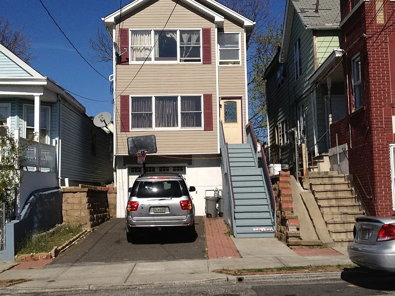 50 Albion Ave photo 1
