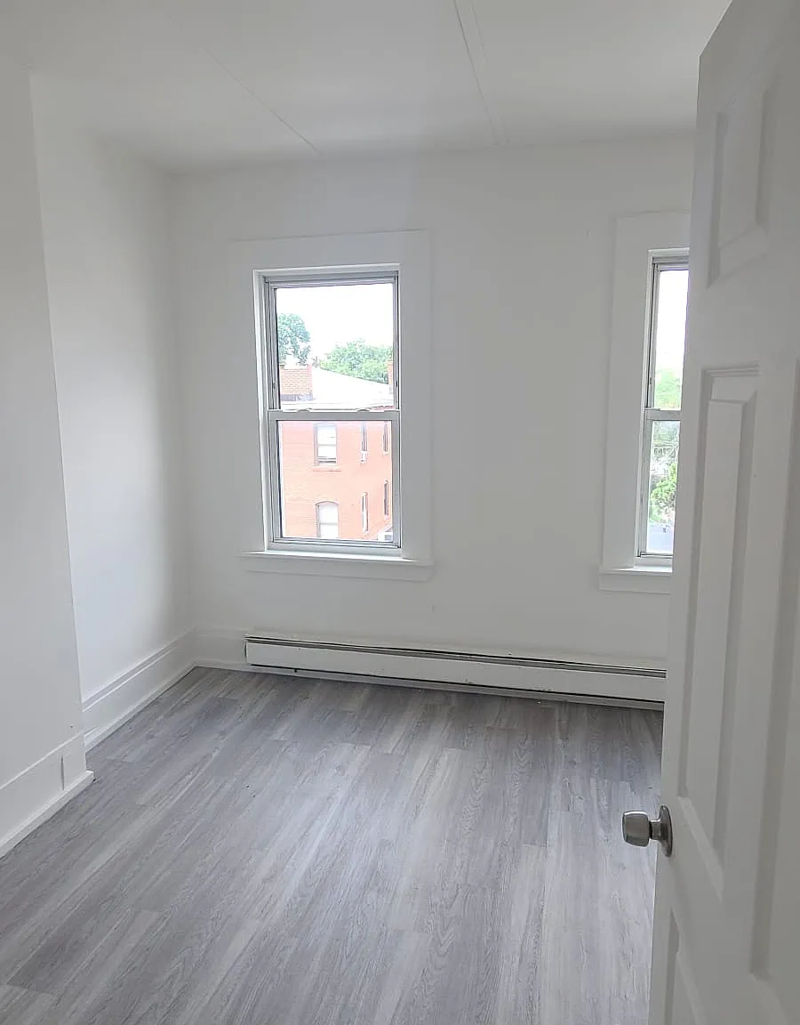 Affleck 741 -749 Park Street - 4W — Photo 4