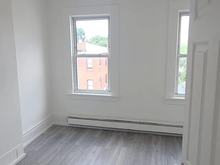 743 Park St #4W — Photo 4