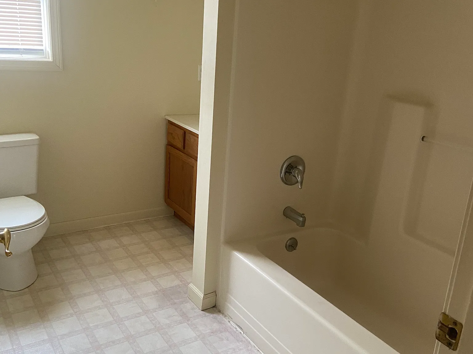 2 bed, 1.5 bath, 1000 sqft, $900 — Photo 3
