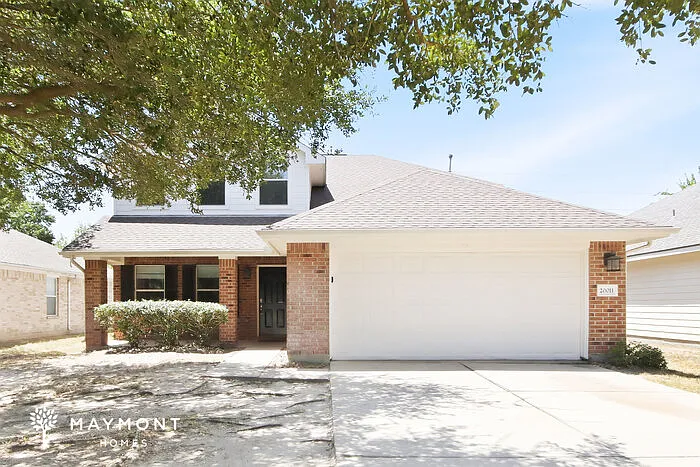 5 bed, 2.5 bath, 2772 sqft, $2,219 — Photo 1