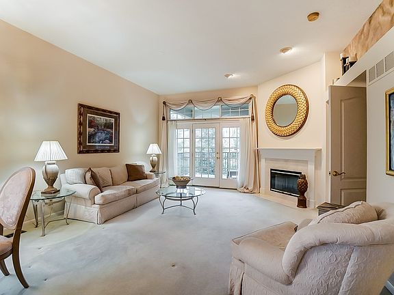 5th image of 935 Oakmont Ct