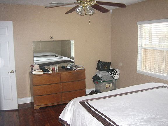 2nd image of 907 N Willow Ave