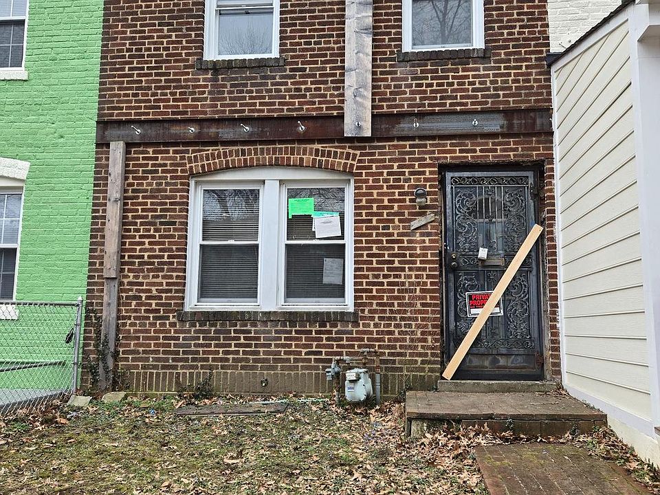 2nd image of 3329 Clay Pl NE