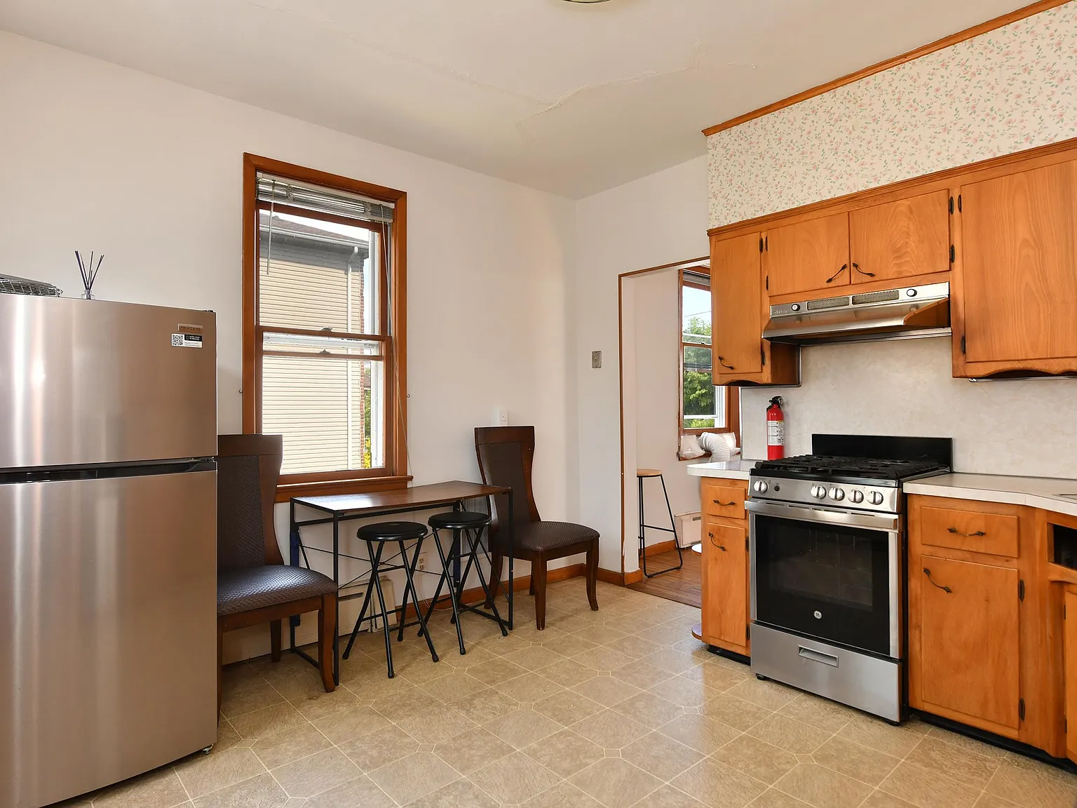 3 bed, 1.0 bath, $3,100 — Photo 3