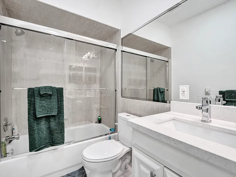 1450 N Riverside Dr #103 — Photo 41