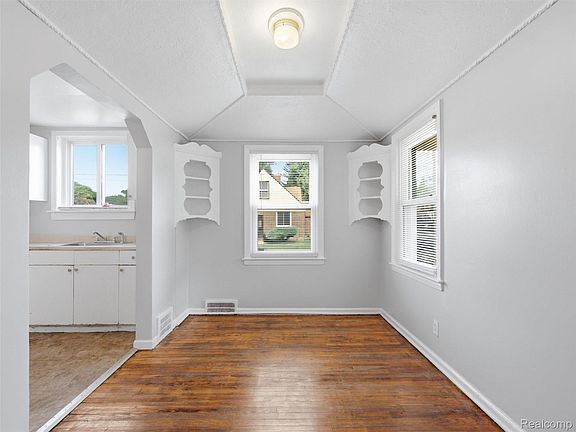 2nd image of 10055 Marlowe St
