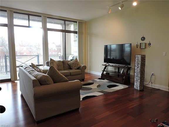 3rd image of 16800 Van Aken Blvd APT 205
